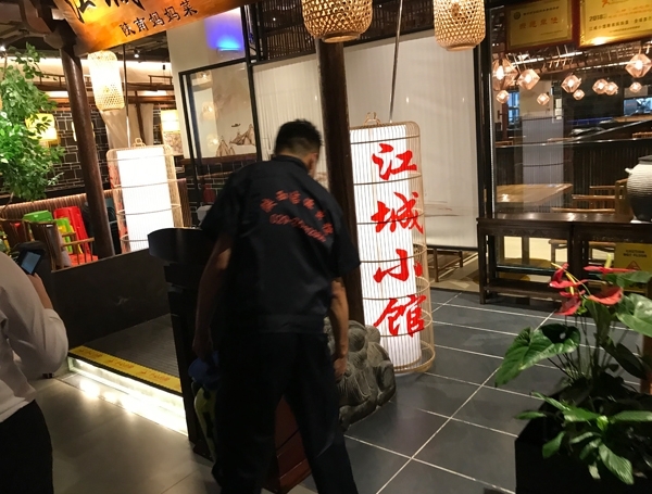 飯店滅蟑螂